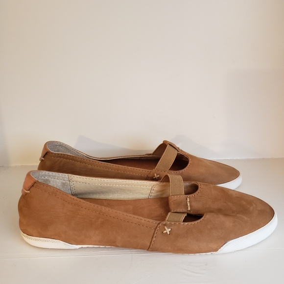 Frye Melanie -Camel T Strap Slip on Flats Size 7.5 - Picture 2 of 8